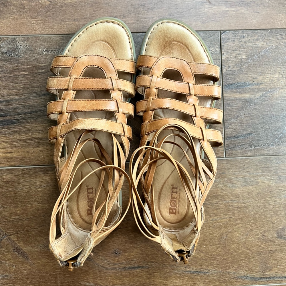 Born tan leather gladiator sandals, size 9
